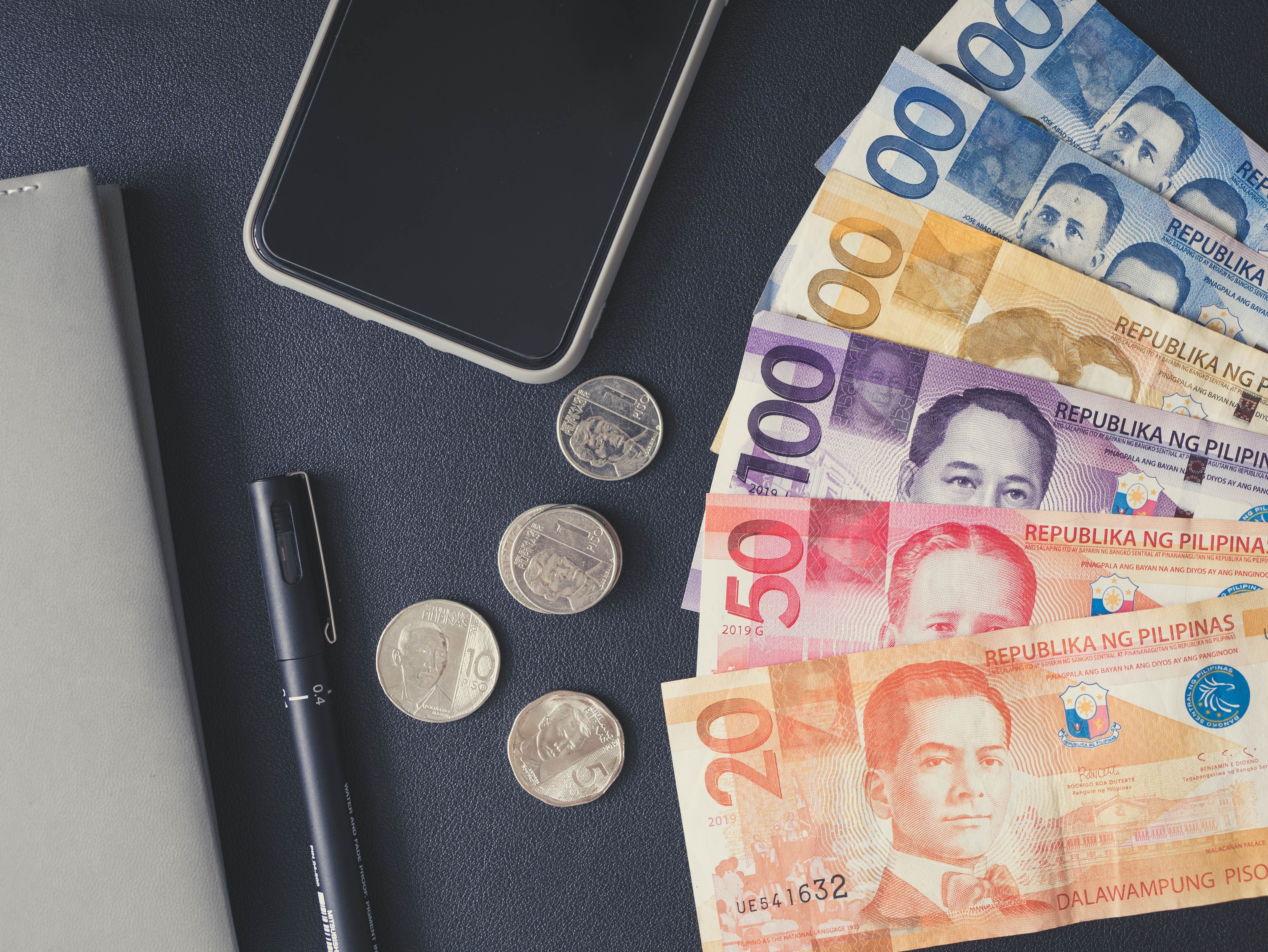 Multiple denomenations of Philippine pesos
